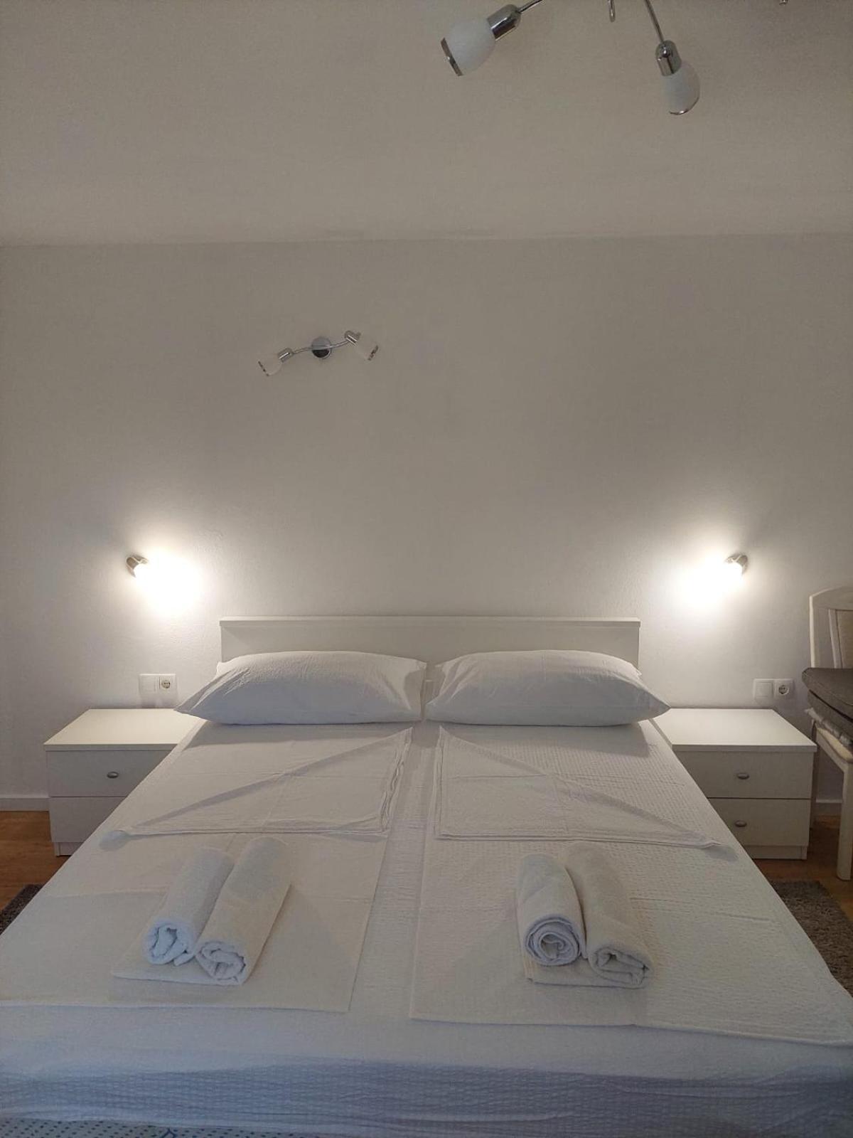 Villa Apartments Mate Cebalo Lumbarda Zewnętrze zdjęcie